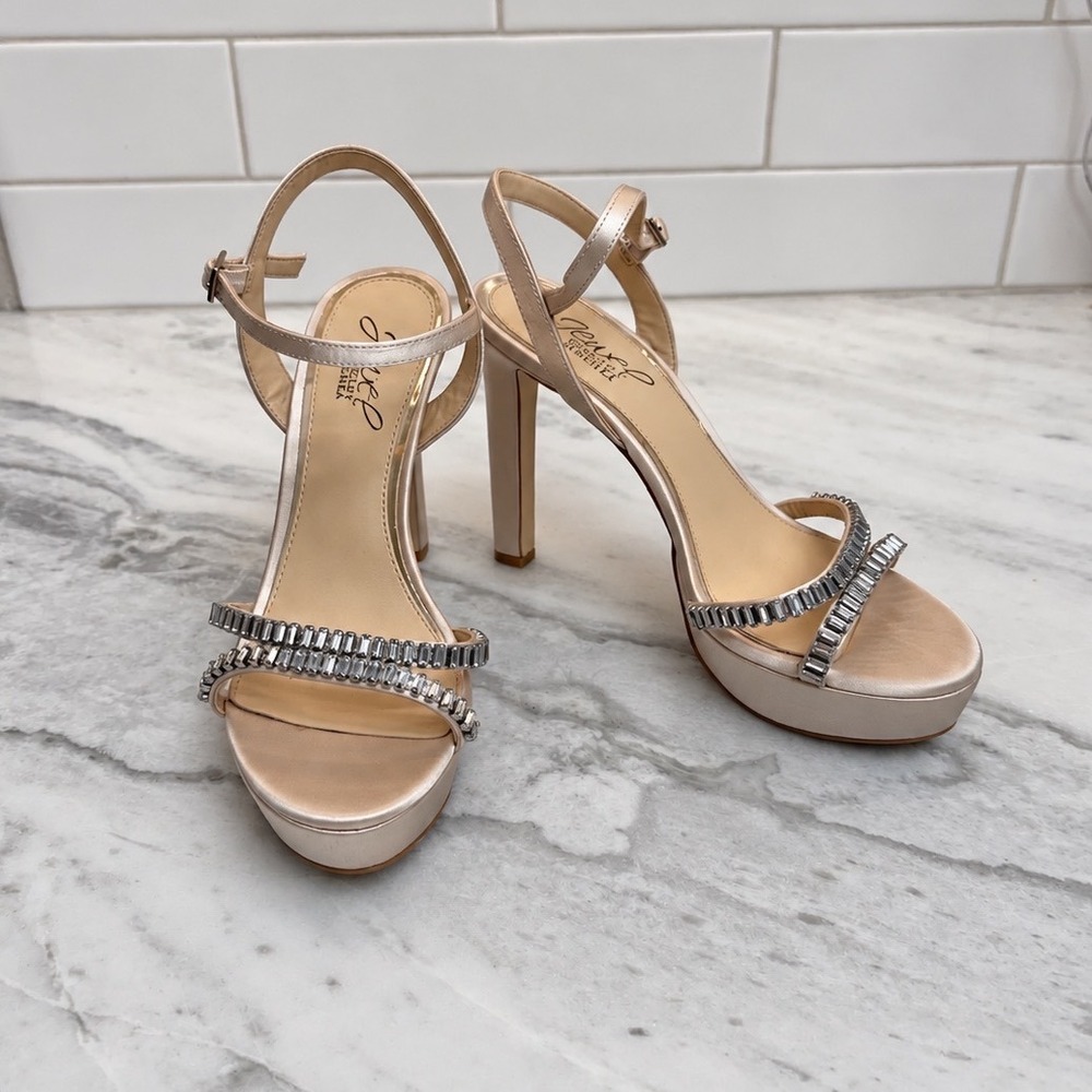 Jewel Badgley Mischka Gallant Champagne Satin Crystal Platform Sandals Heels 6